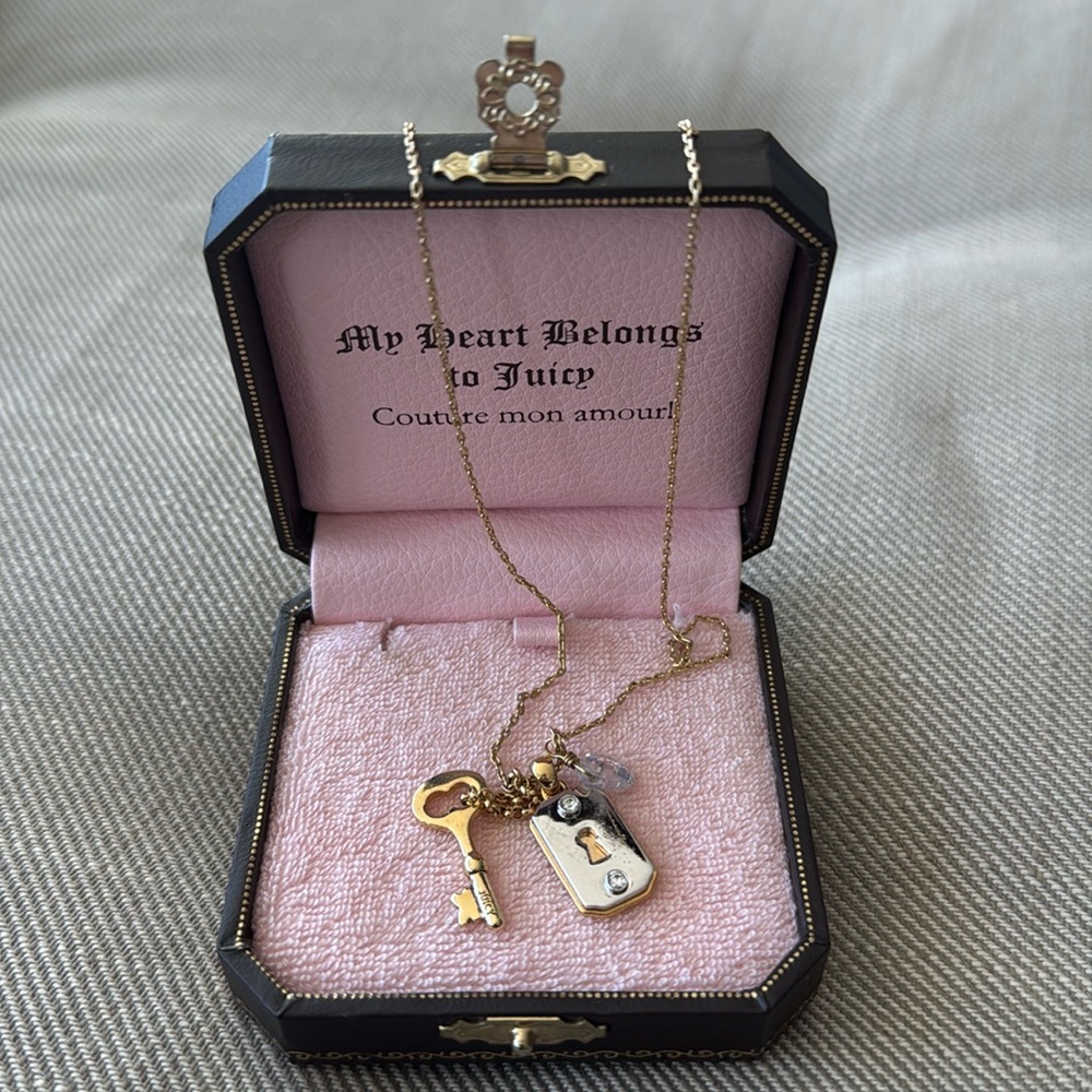 juicy couture lock and key necklace